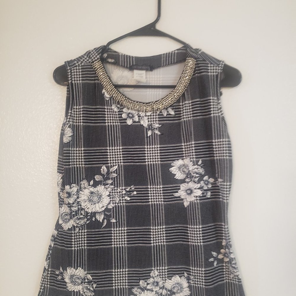 Sleeveless black and white blouse